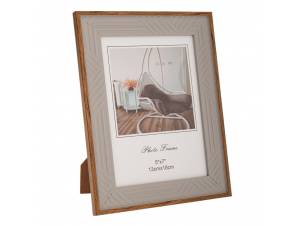  ΚΡΕΜ ΜΕ ΧΡΥΣΟ ΓΕΙΣΟ...