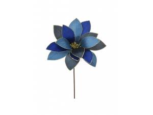 Χριστουγεννιάτικο λουλούδι με κλαδί